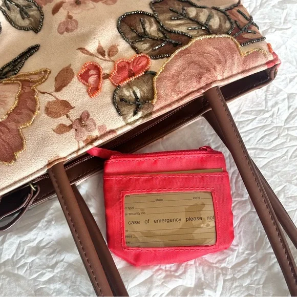 Vintage Floral Beaded Tote Bag - Picture 15 of 17